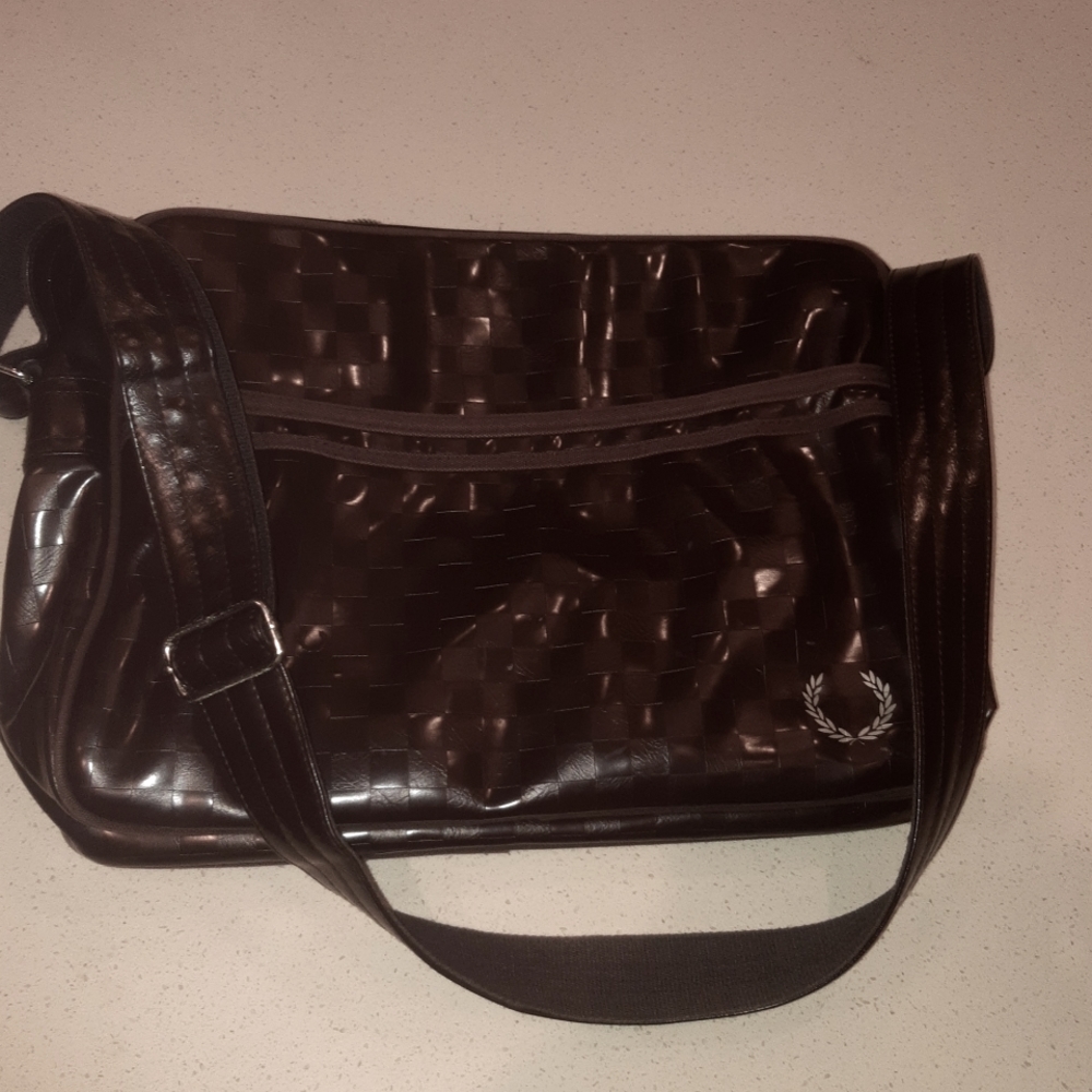 FRED PERRY work / weekend Messenger bag